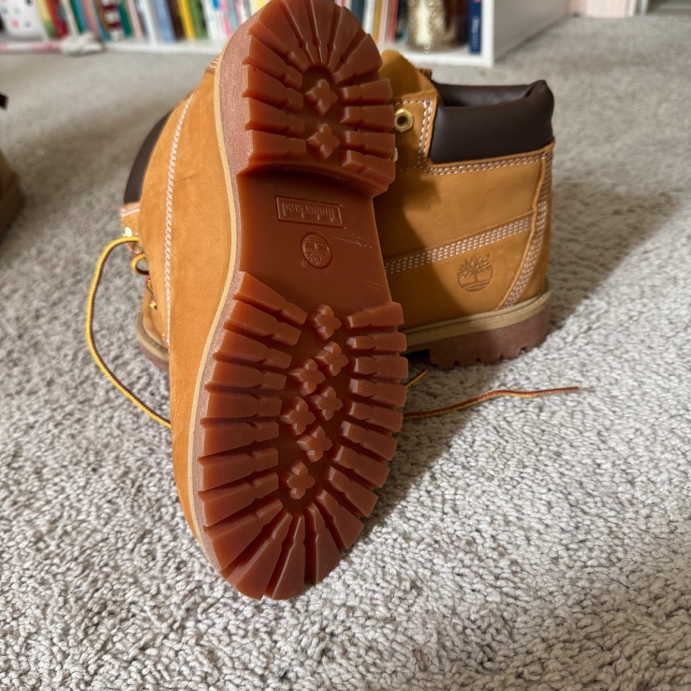 Timbs - Picture 2 of 2